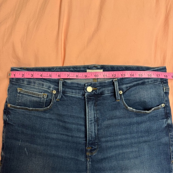 Good American Blue Cropped Jeans | Size 16 - Picture 10 of 13
